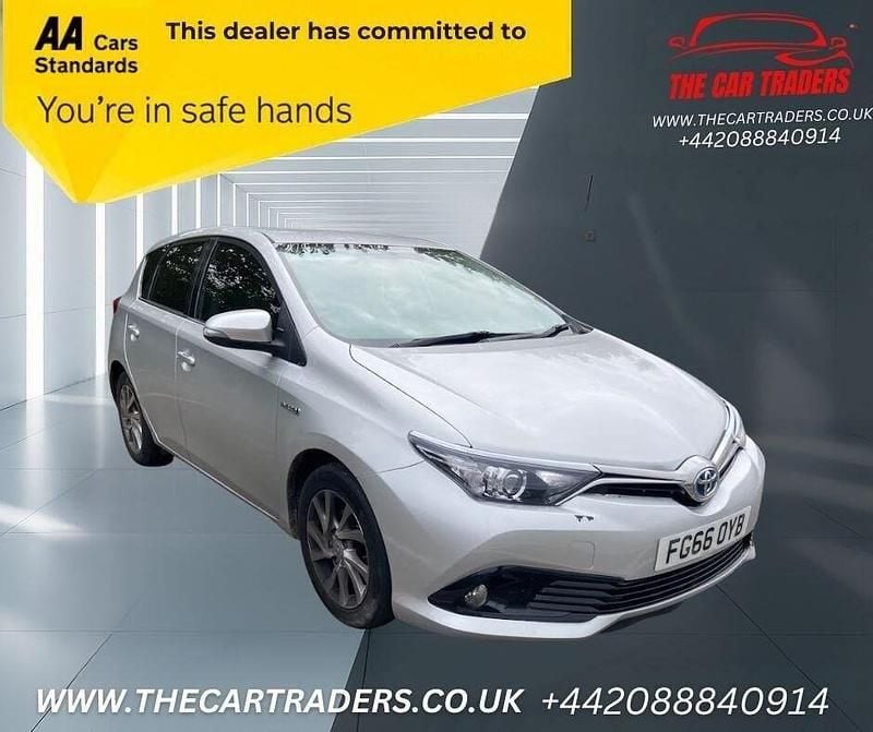 Silver Used 2016 Toyota Auris Hybrid Business Edition Hatchback | £8,988 (Fair price) - Image 1/4