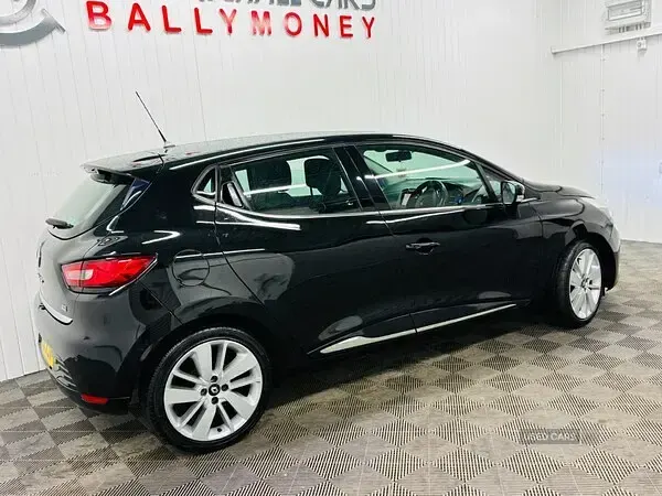 Used Renault Clio Dynamique 90 HP (66 kW) 2015 Black Hatchback