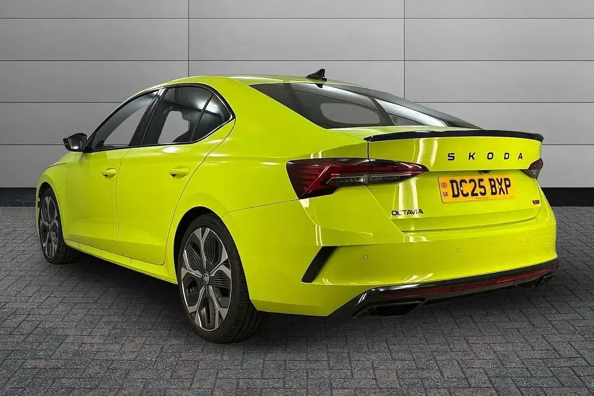 Gebraucht Skoda Octavia vRS 265 PS (194 kW) 2025 Grün Kleinwagen