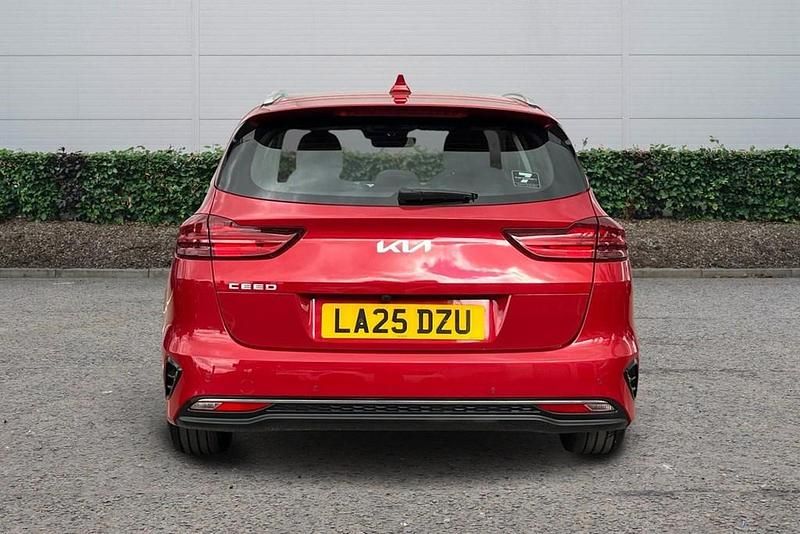 Used Kia Ceed 138 HP (101 kW) 2025 Red Hatchback