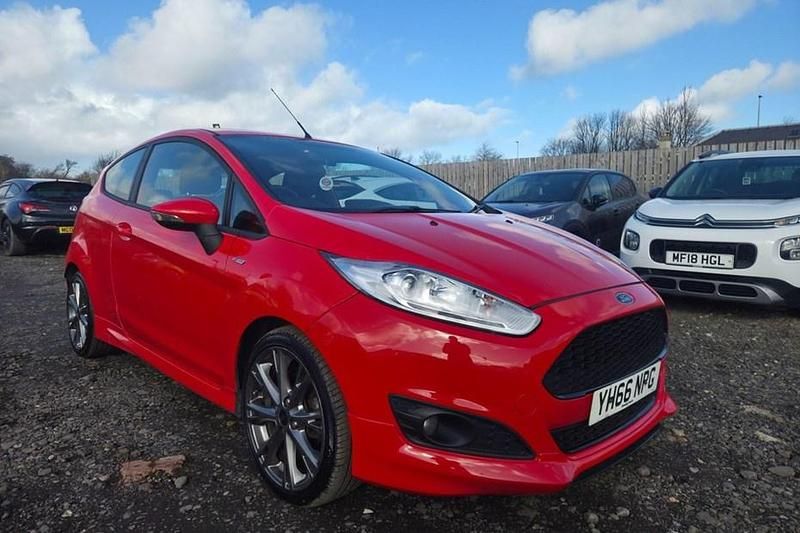 Usado Ford Fiesta ST-Line 125 HP (91 kW) 2016 Vermelho Citadino