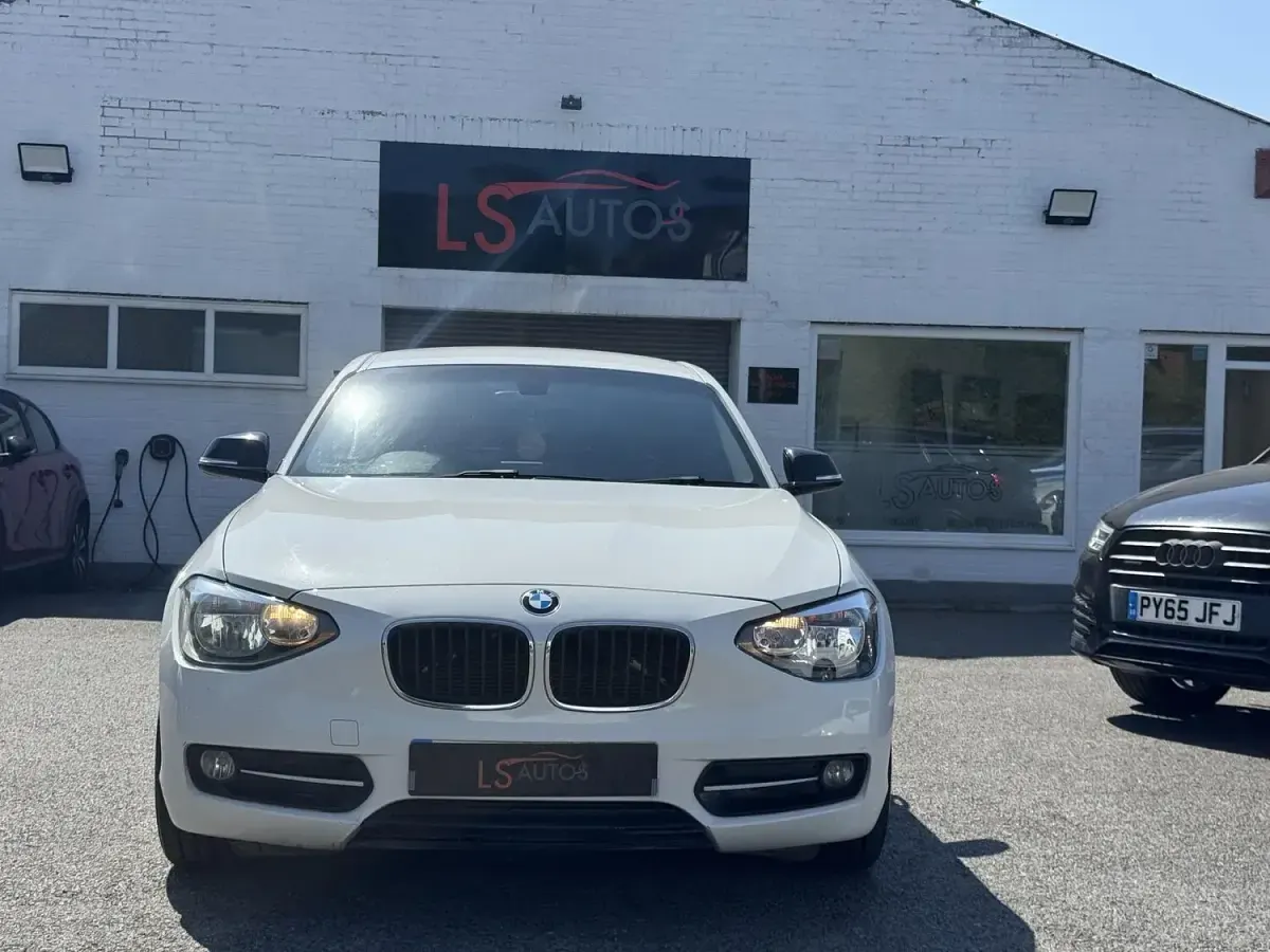 Used BMW 118 Sport Line 141 HP (103 kW) 2012 White Hatchback