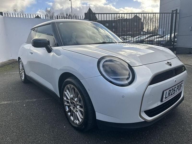 Used Mini Cooper SE Exclusive 160 kW (218 HP) 2025 White Hatchback