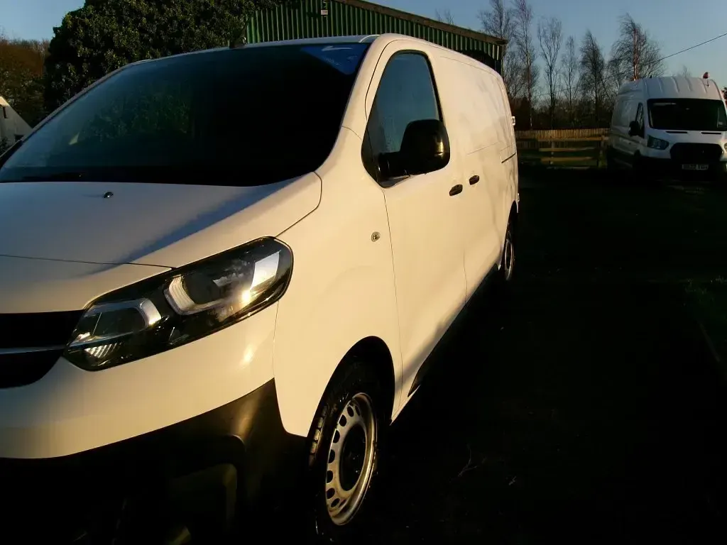 Gebraucht Vauxhall Vivaro Edition 120 PS (88 kW) 2021 Weiß Van / Kleinbus