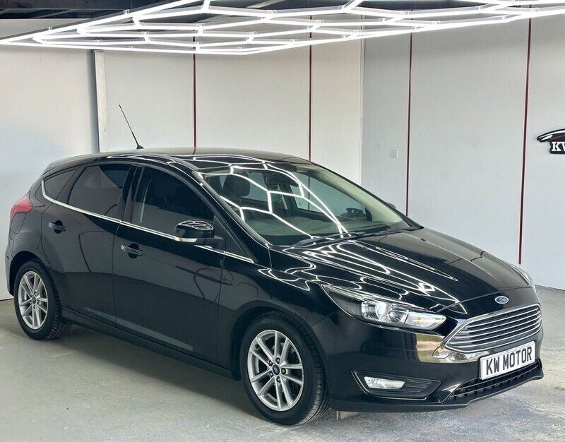 Black Used 2015 Ford Focus Zetec Hatchback | £4,984 (A bit pricey) - Image 1/4