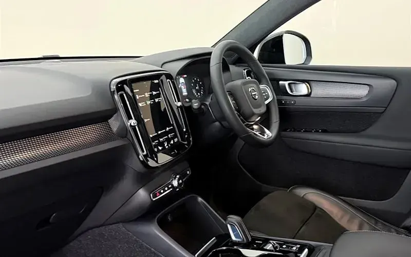 Used Volvo XC40 R-Design Pro 197 HP (144 kW) 2021 Red SUV