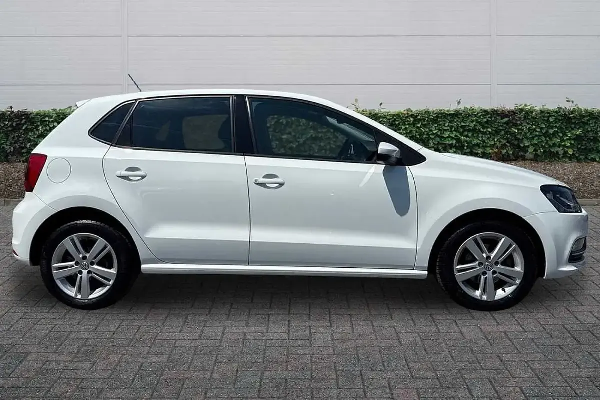 Used VW Polo Edition 90 HP (66 kW) 2017 Pure white Hatchback
