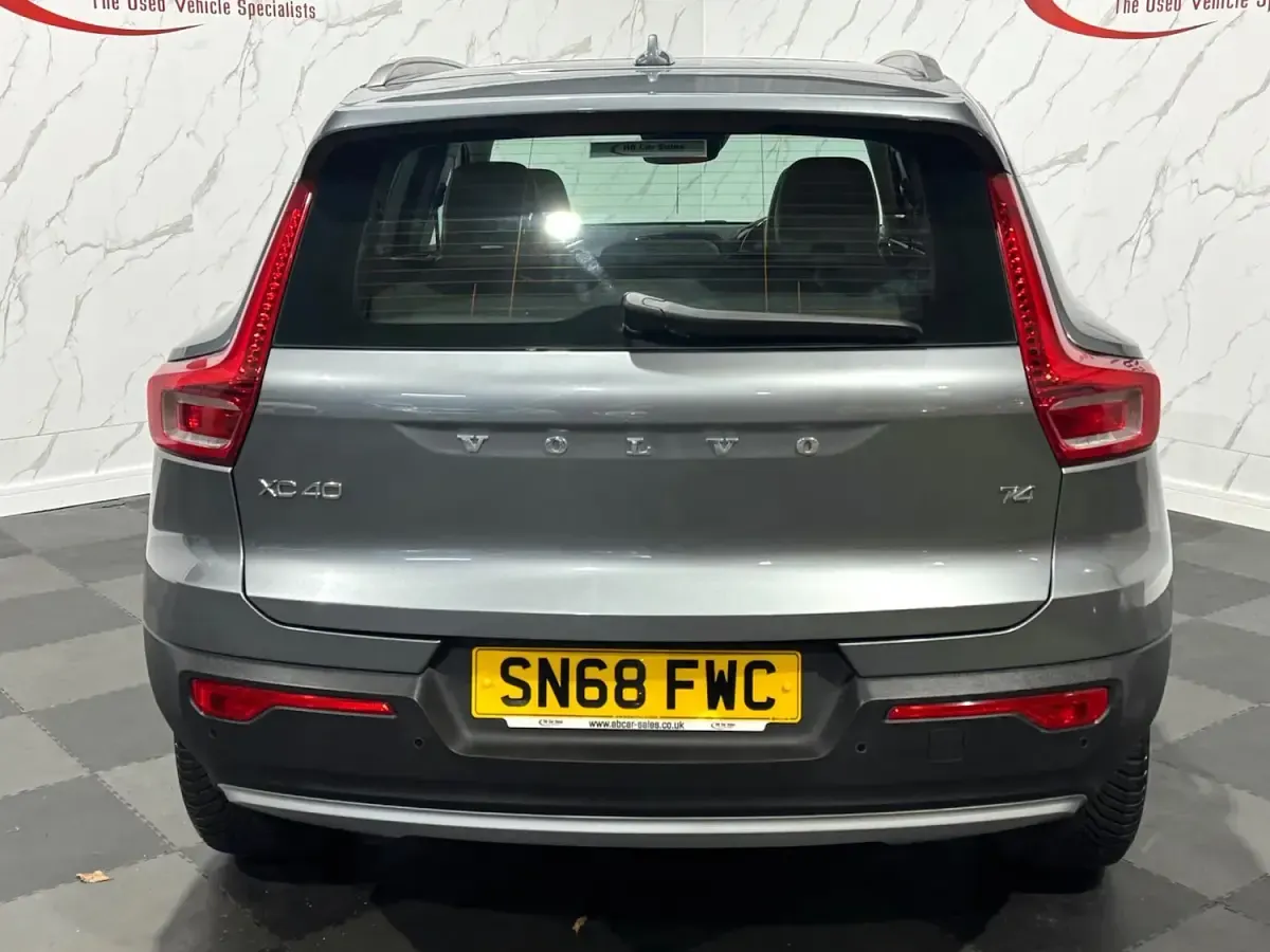 Used Volvo XC40 Momentum 2018 Grey SUV