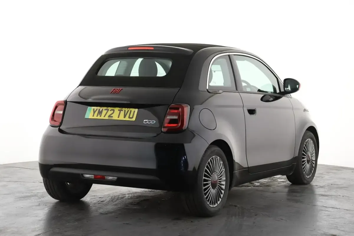 Używany Fiat 500e Red 86 kW (118 KM) 2023 Czarny Kabriolet