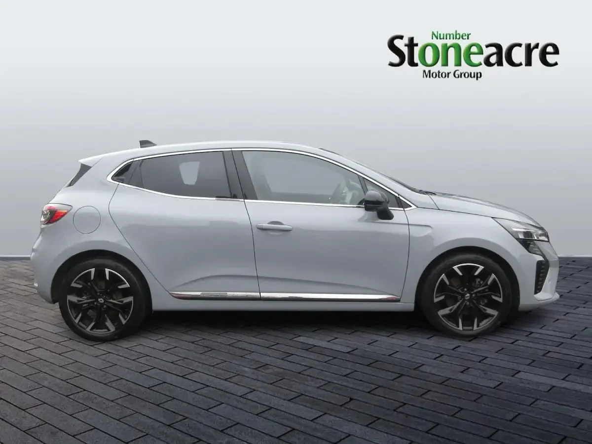 Used Renault Clio Techno 143 HP (105 kW) 2025 Grey Hatchback