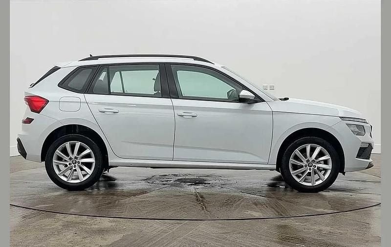 Used Skoda Kamiq SE 94 HP (69 kW) 2025 Moon white metallic SUV