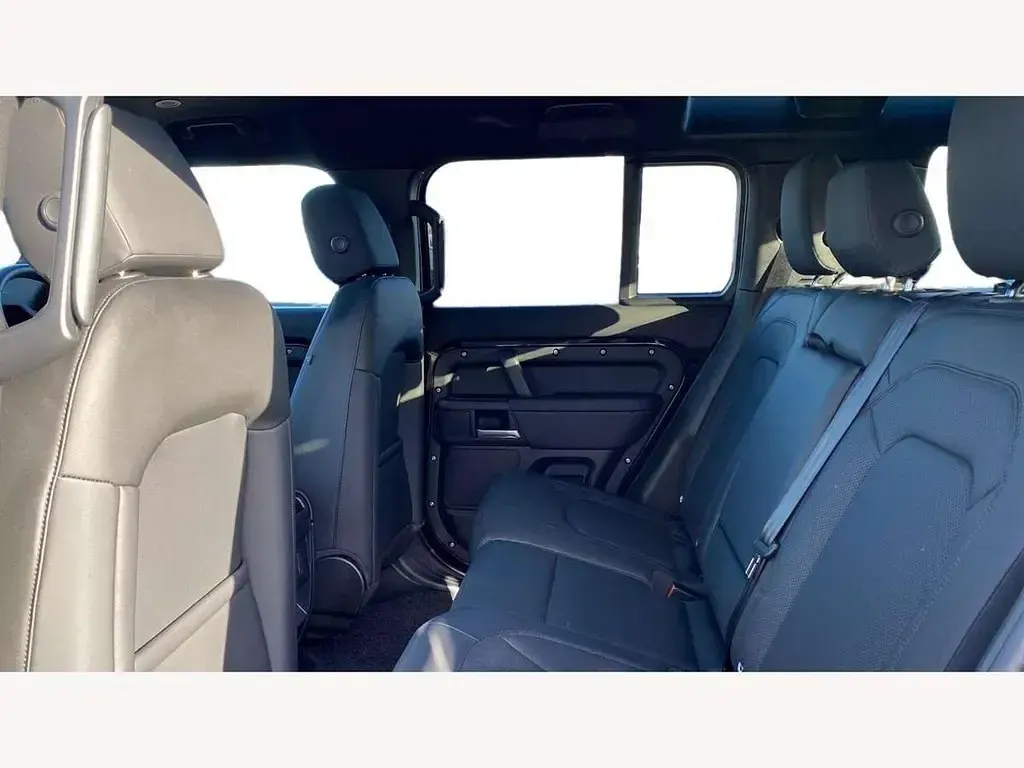 Used Land Rover Defender SE Dynamic 250 HP (183 kW) 2024 Black SUV