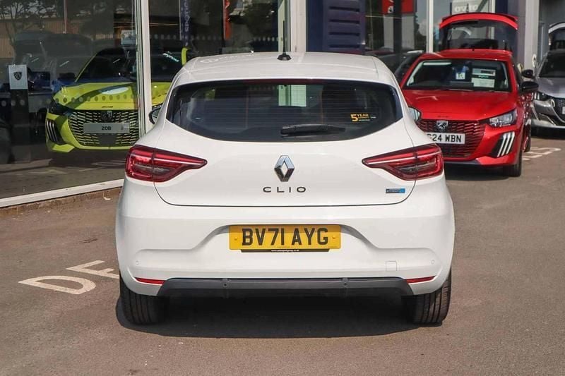 White Used 2021 Renault Clio V Iconic | £12,776 (Fair price) - Image 1/4