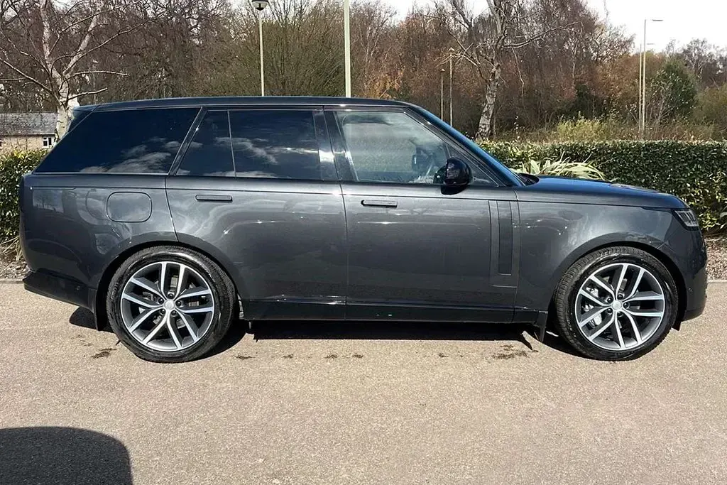 Begagnad Land Rover Range Rover HSE 344 HK (253 kW) 2025 Grå SUV