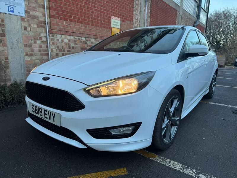 Used Ford Focus ST-Line X 140 HP (102 kW) 2018 White Hatchback