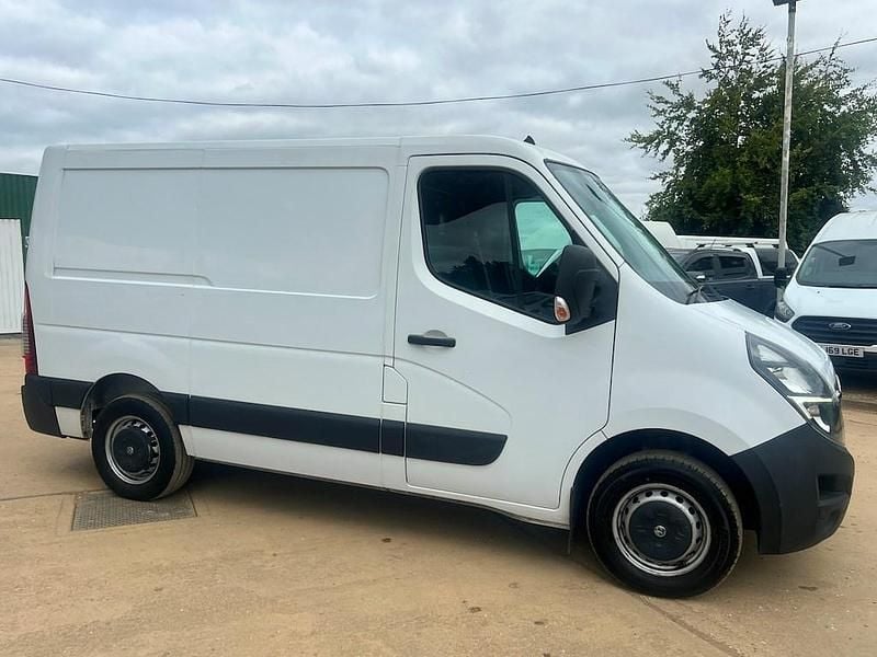 Used Vauxhall Movano Edition 135 HP (99 kW) 2020 White MPV