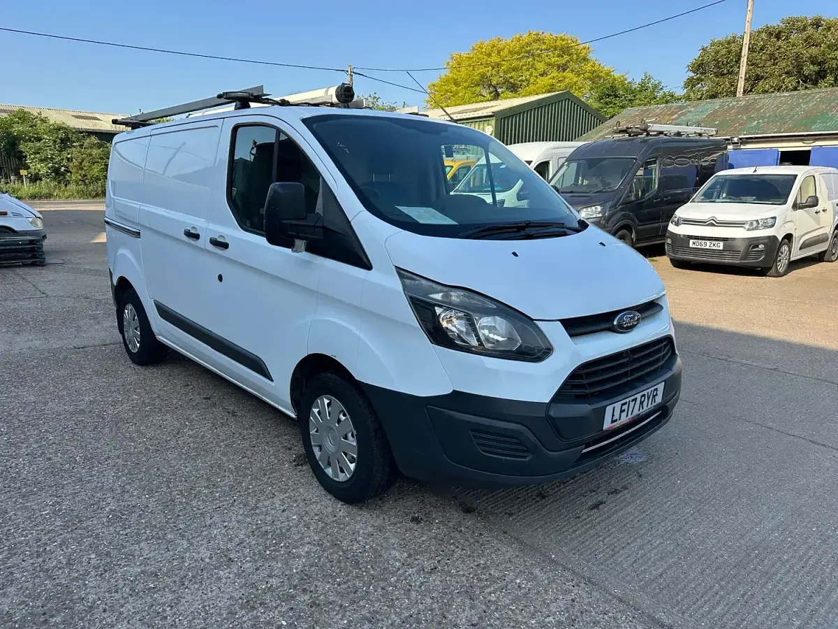 Used Ford Transit Custom 105 HP (77 kW) 2017 White Van