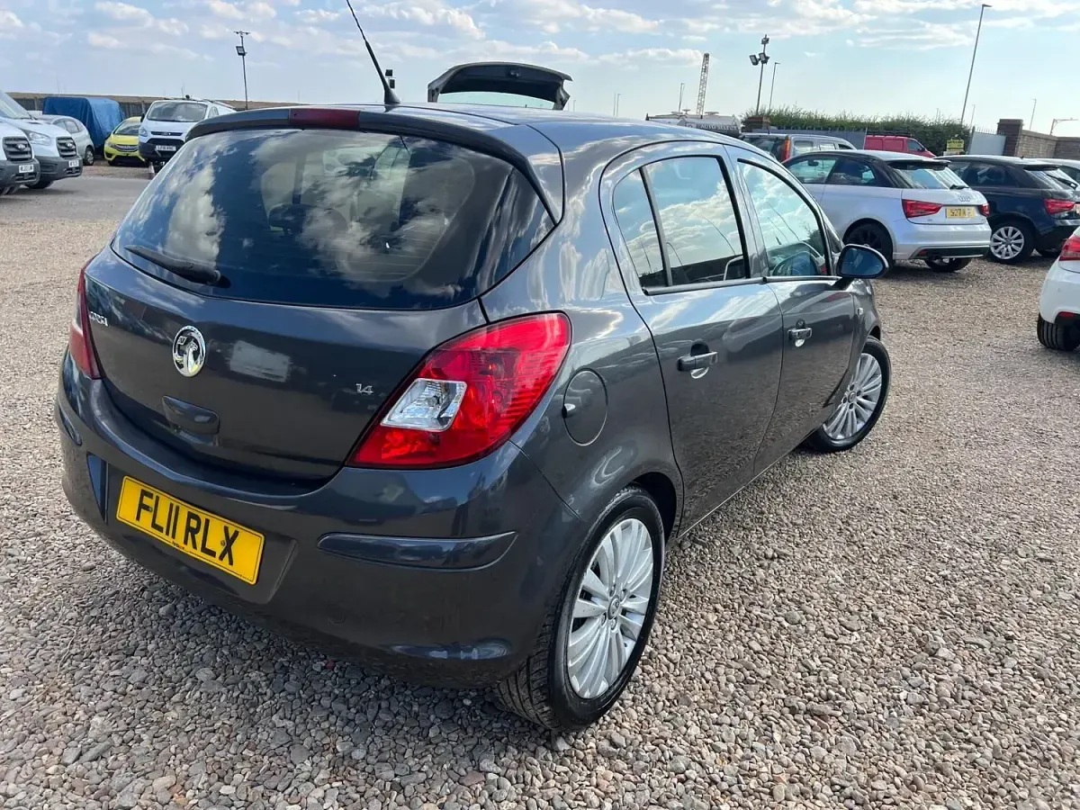 Used Vauxhall Corsa 90 HP (66 kW) 2011 Grey Hatchback