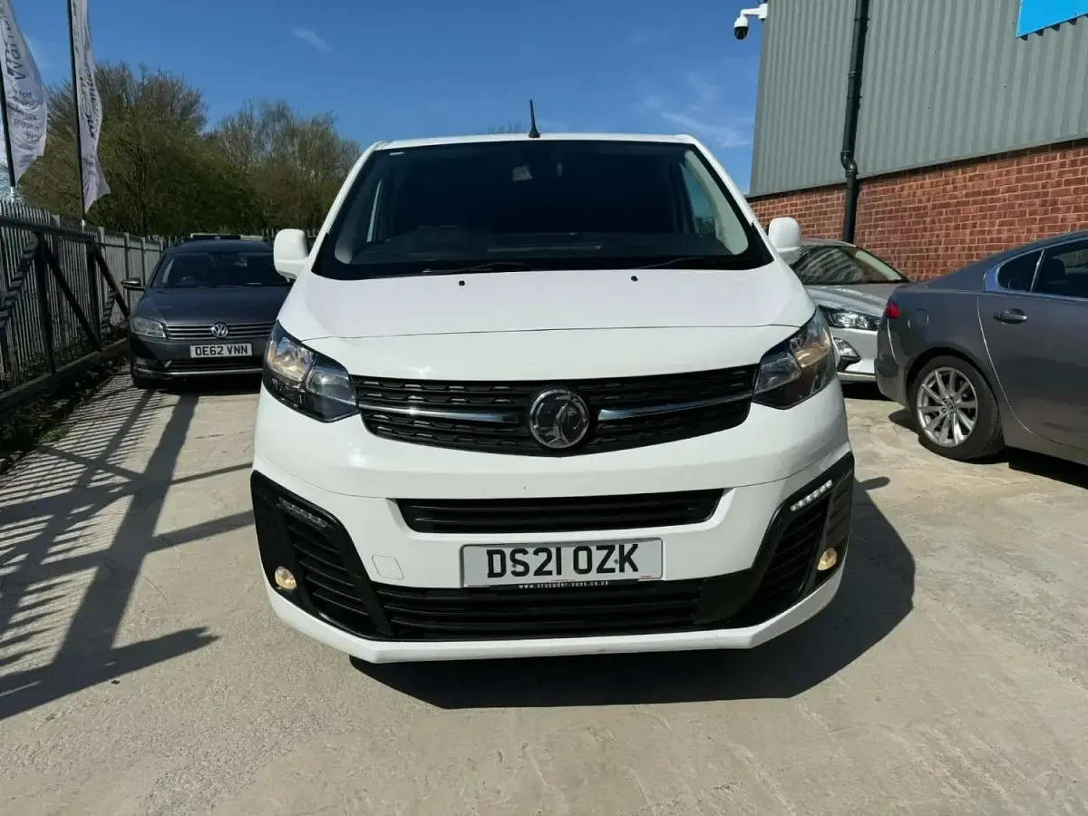 Gebraucht Vauxhall Vivaro Sportive 100 PS (73 kW) 2021 Weiß Van / Kleinbus