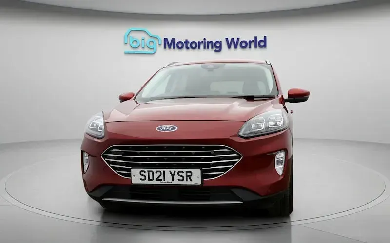 Used Ford Kuga Titanium 120 HP (88 kW) 2021 Red SUV
