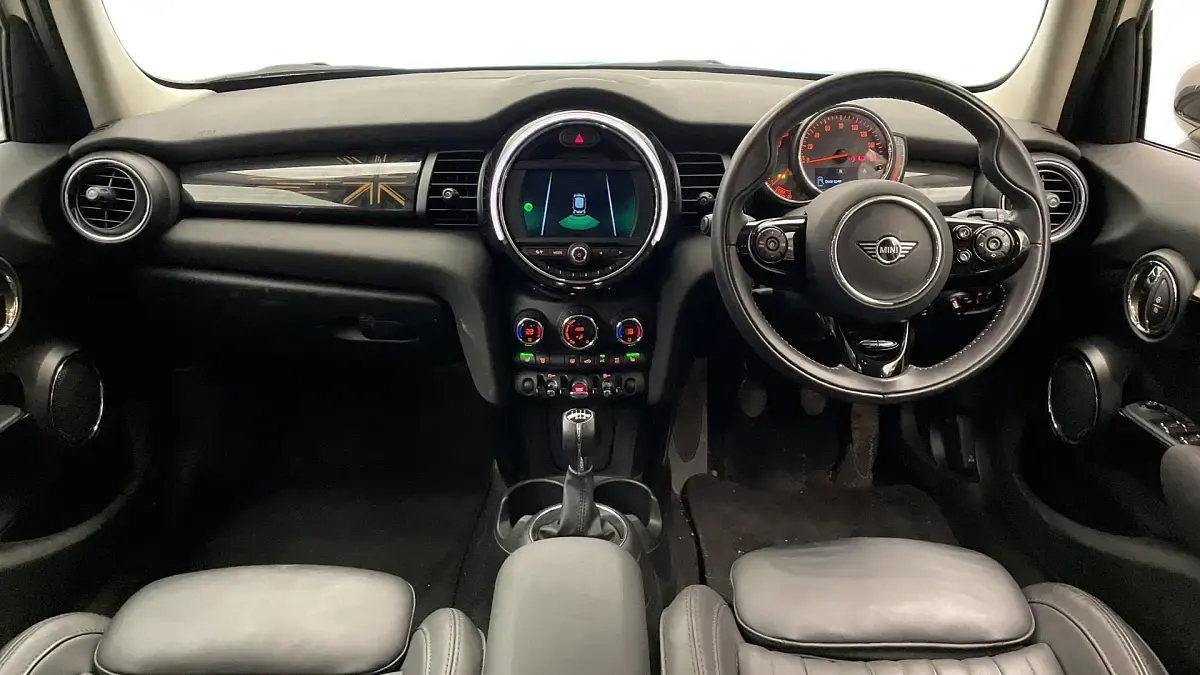 Used Mini Cooper Exclusive 134 HP (98 kW) 2020 White Hatchback