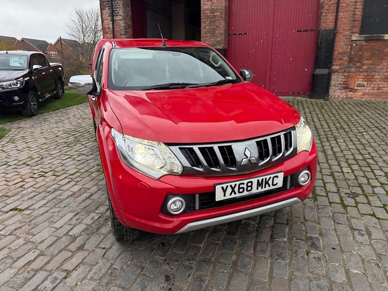 Used Mitsubishi L200 Warrior 178 HP (130 kW) 2018 Red Pickup