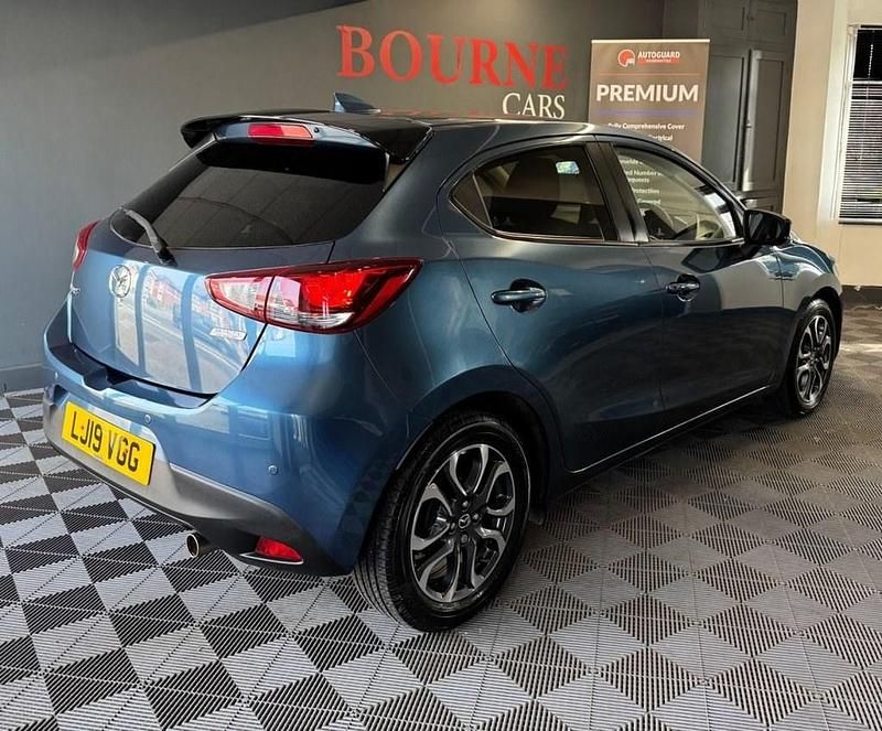 Begagnad Mazda 2 Inclusive 90 HK (66 kW) 2019 Blå Halvkombi
