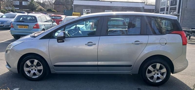 Used Peugeot 5008 2011 Silver MPV
