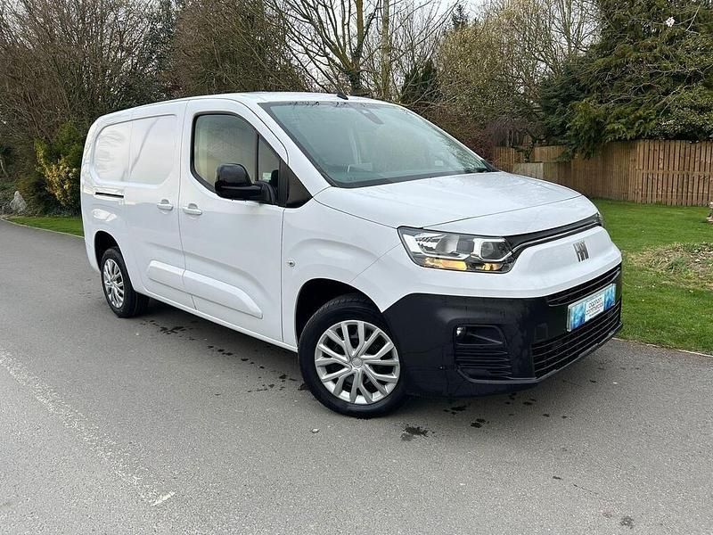 Used Fiat Doblò 136 HP (100 kW) 2023 White MPV