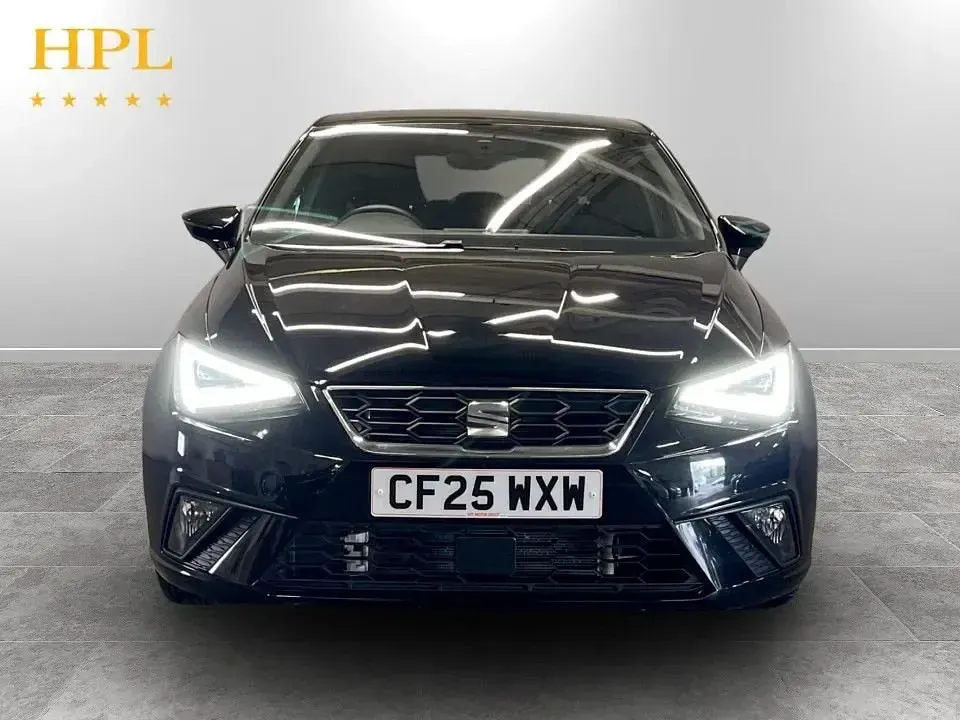 Usado Seat Ibiza FR 115 CV (84 kW) 2025 Negro Utilitario