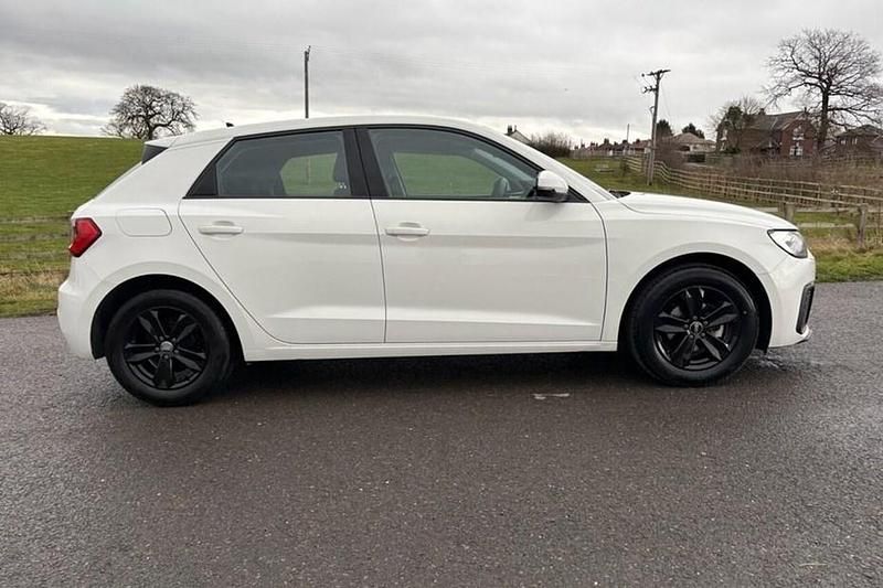 Used Audi A1 Sportback Business 95 HP (69 kW) 2020 White Hatchback