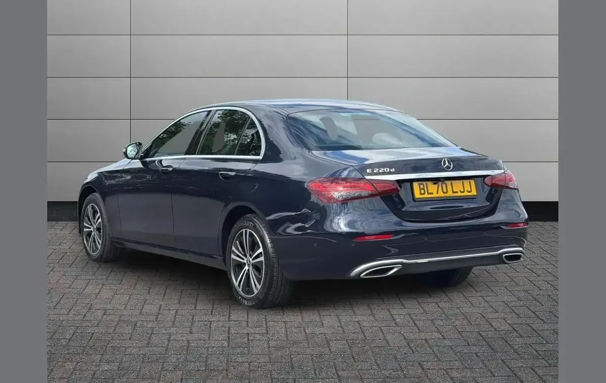 Używany Mercedes E220 191 KM (140 kW) 2021 Niebieski Sedan/Limuzyna