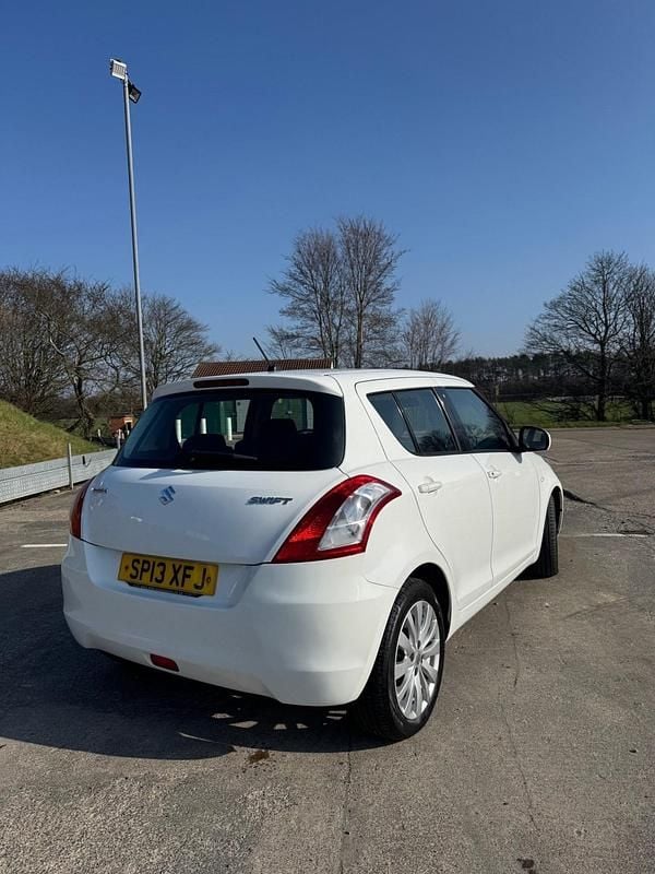 Used Suzuki Swift SZ3 94 HP (69 kW) 2013 White Hatchback