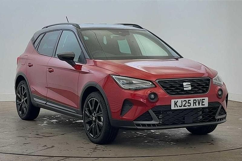 New 2025 Seat Arona Black Edition SUV | £22,495 (Fair price) - Image 1/4