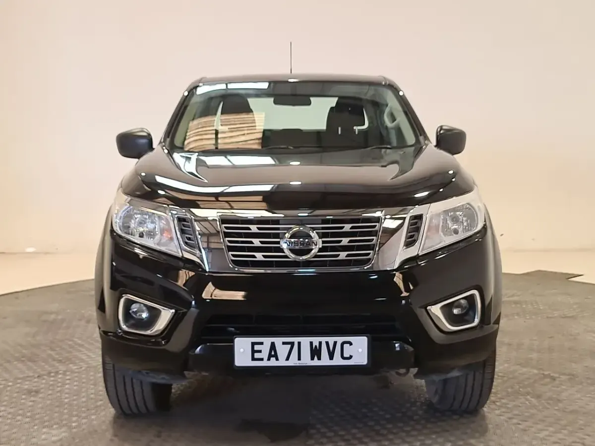 Used Nissan Navara Acenta 163 HP (119 kW) 2021 Black Pickup