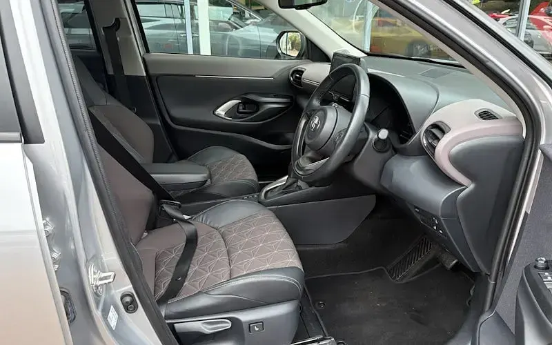 Used Toyota Yaris Cross 116 HP (85 kW) 2023 Silver SUV