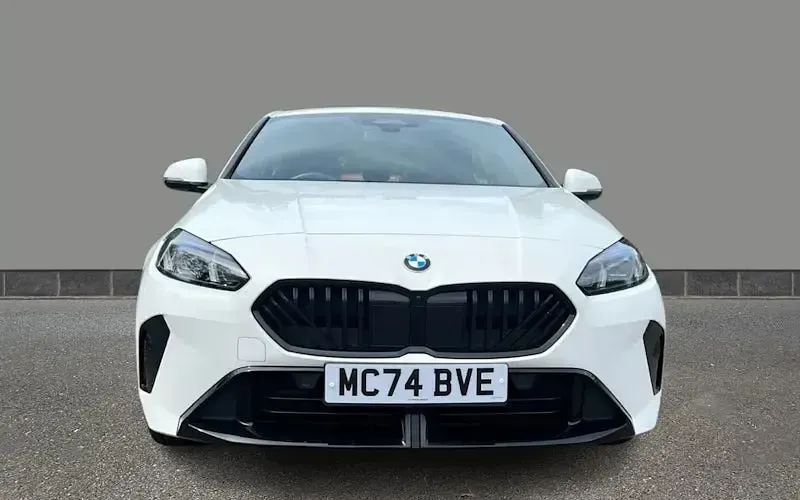 Usado BMW 120 M Sport 156 CV (114 kW) 2025 Blanco Utilitario