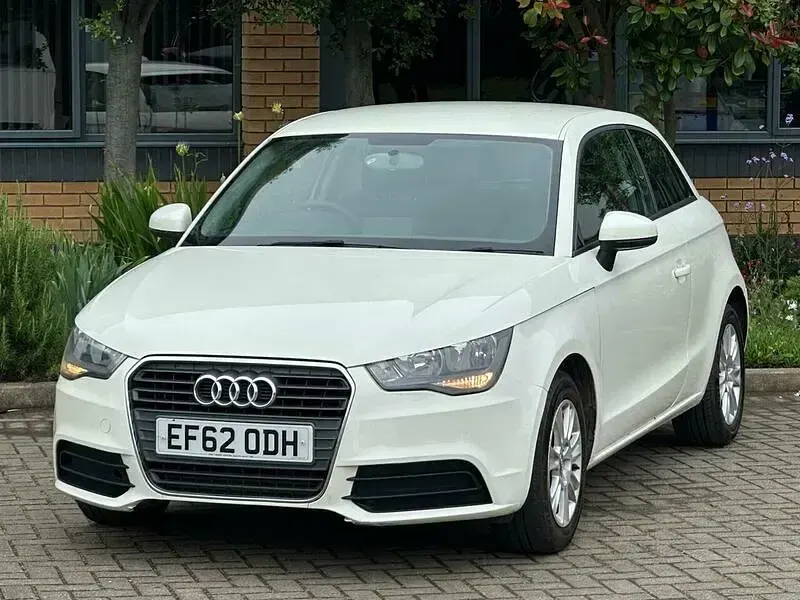 Used Audi A1 Comfort 105 HP (77 kW) 2012 White Hatchback
