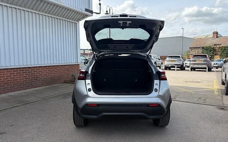 Usado Nissan Juke N-Connecta 143 CV (105 kW) 2023 Plateado SUV
