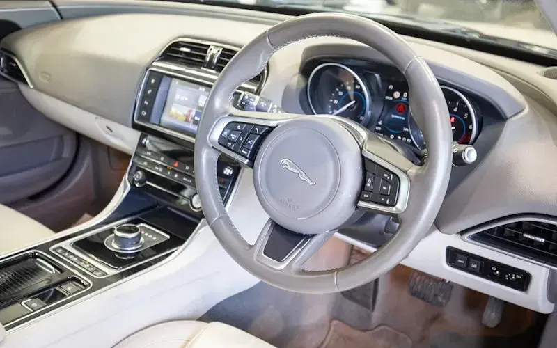 Used Jaguar XE Ingenium 200 HP (147 kW) 2019 Sedan