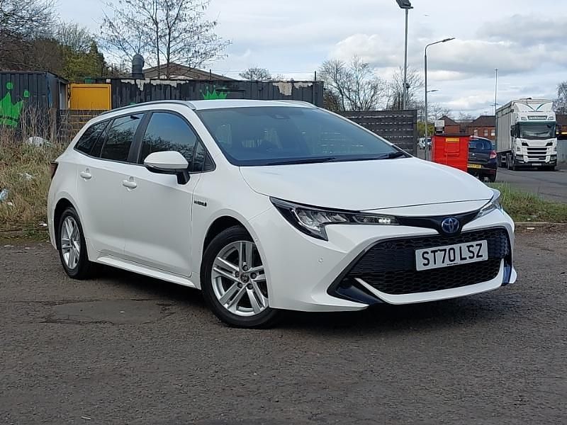 Used Toyota Corolla 122 HP (89 kW) 2020 White Estate
