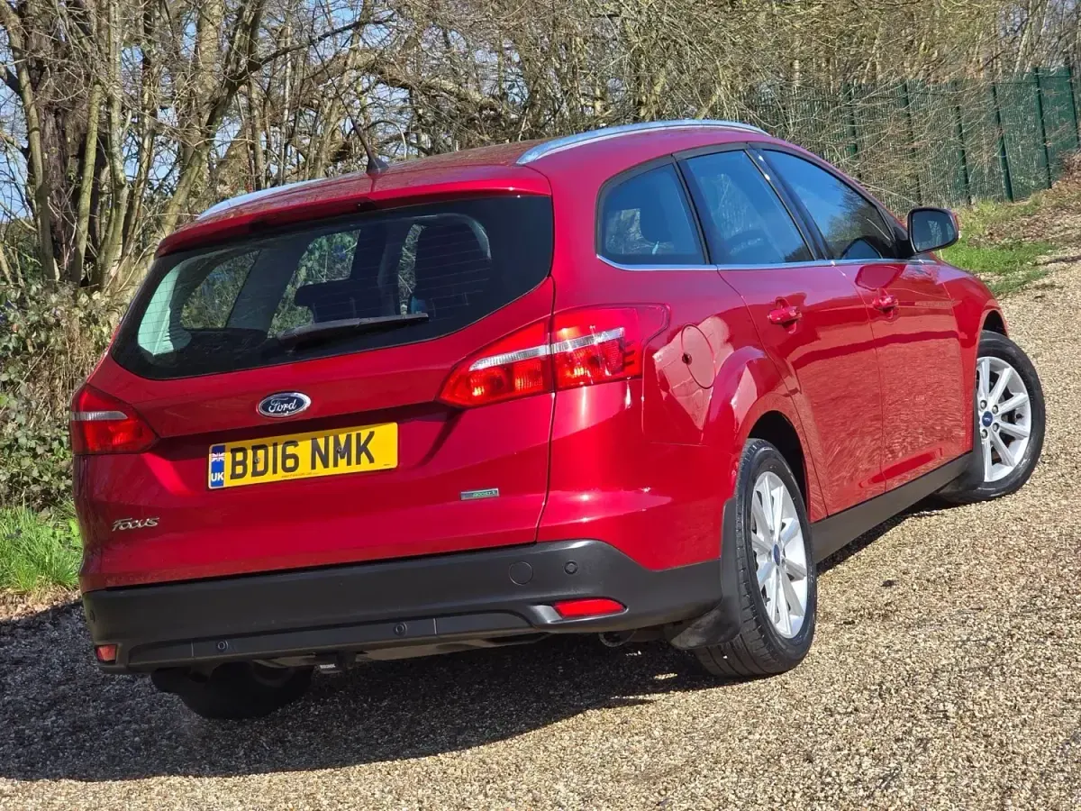 Używany Ford Focus Titanium 125 KM (91 kW) 2016 Czerwony Kombi