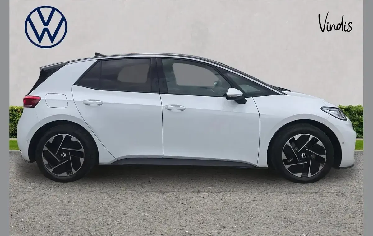 Used VW ID.3 Pro 147 kW (200 HP) 2025 White Hatchback