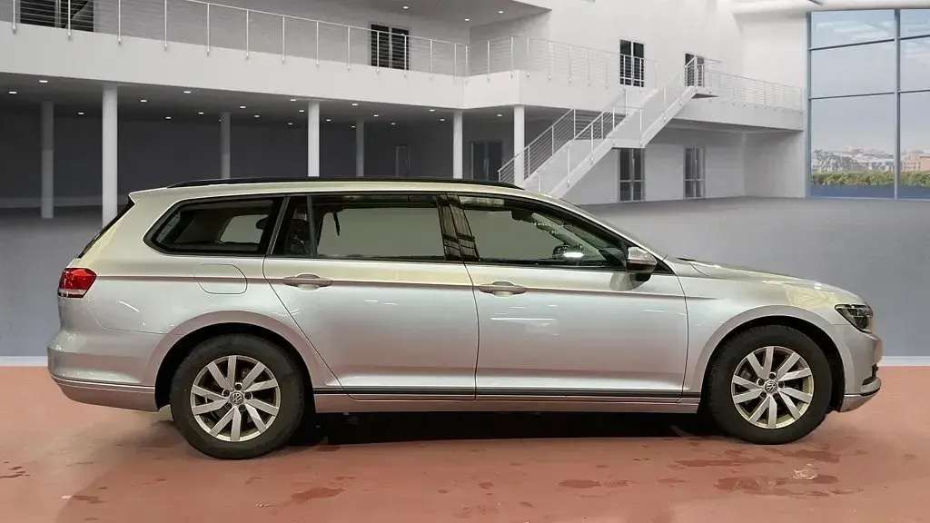 Begagnad VW Passat S 150 HK (110 kW) 2019 Silver Kombi