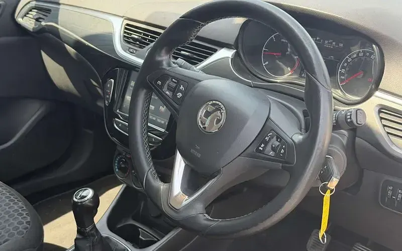 Used Vauxhall Corsa Design Edition 75 HP (55 kW) 2017 Hatchback