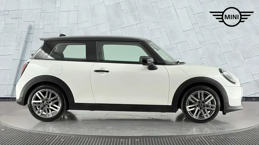 Used Mini Cooper S Hatch 201 HP (147 kW) 2025 White Hatchback