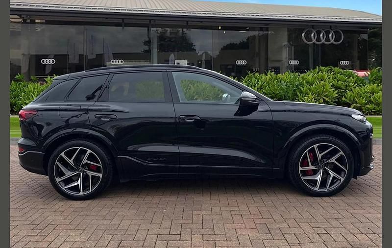 Begagnad Audi Q6 e-tron Advanced 284 kW (387 HK) 2024 Svart SUV