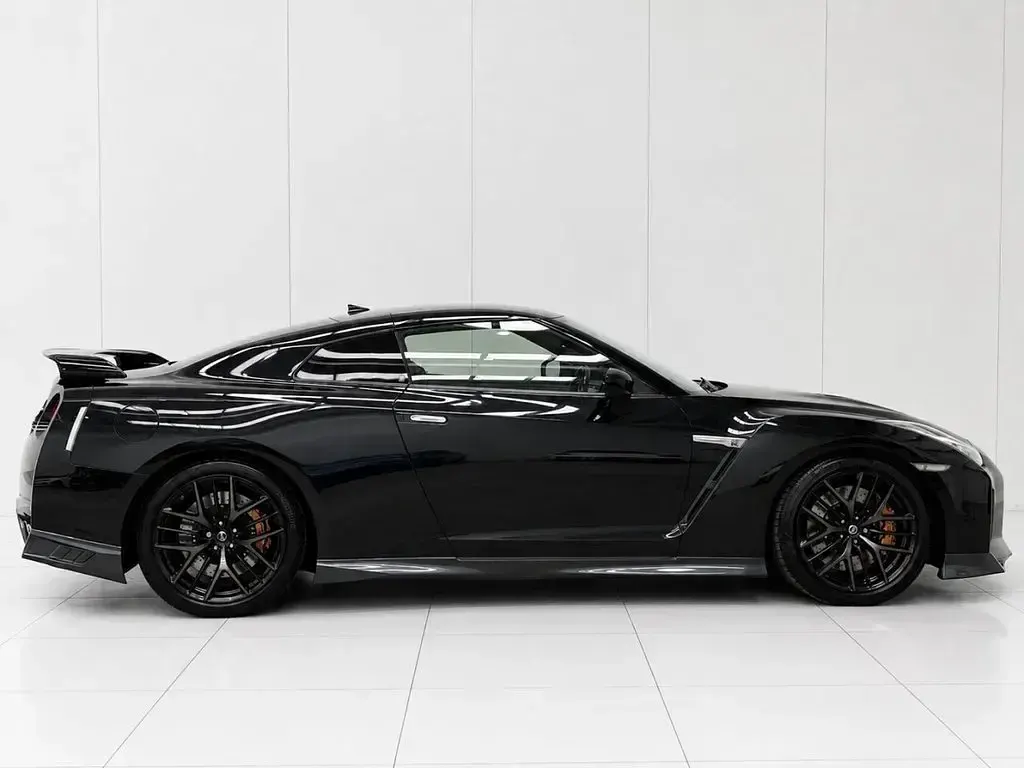 Used Nissan GT-R Prestige 570 HP (419 kW) 2018 Black Coupe