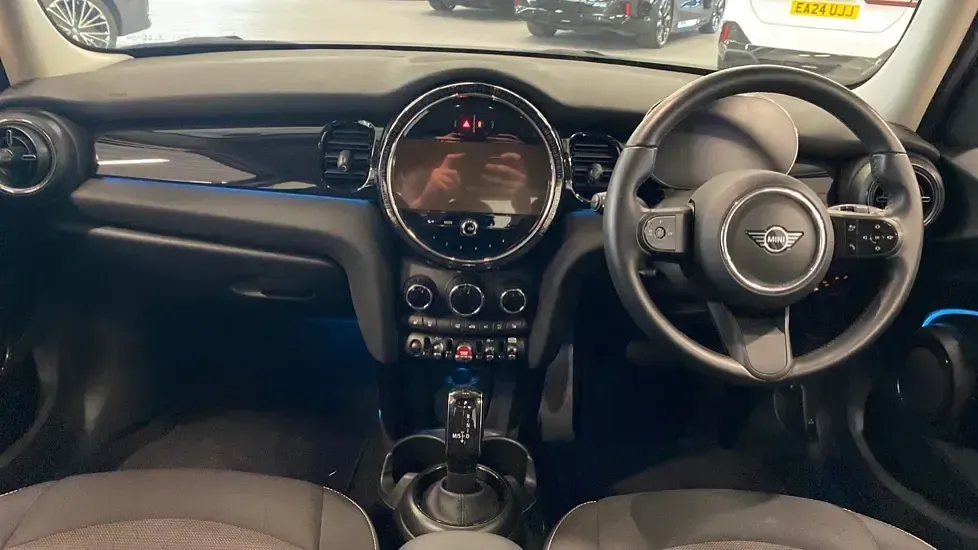 Usado Mini Cooper Classic 134 HP (98 kW) 2024 Vermelho Citadino
