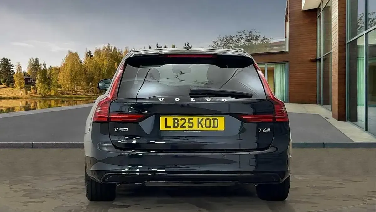 Second-hand Volvo V90 Plus 345 CP (253 kW) 2025 Negru Break